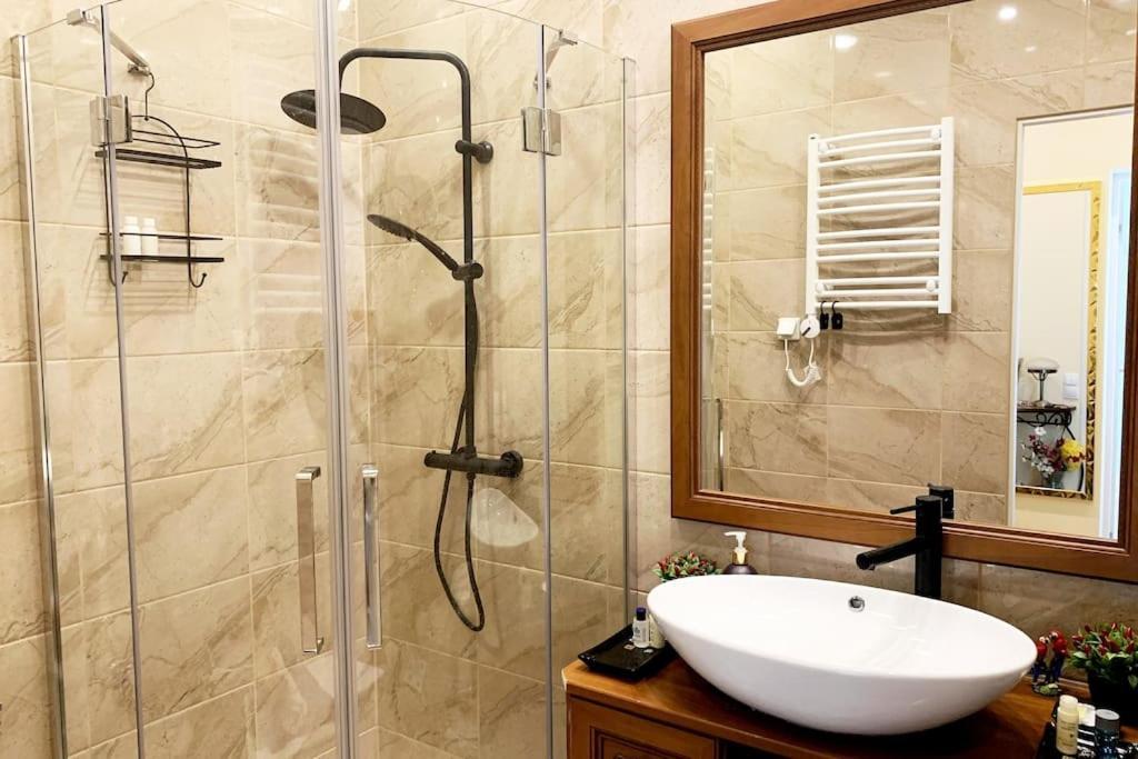 Cozy Apartment In A Historical Town ซิลลาแมเอ ภายนอก รูปภาพ